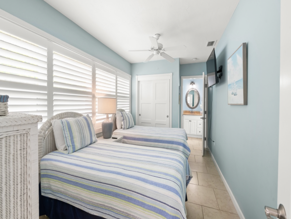 Holmes Beach Vacation Home with Pool 4 houses to beach